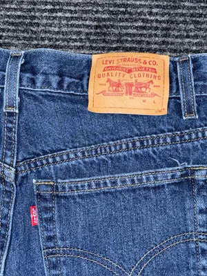 Vintage Y2K Levi's Denim Shorts Dark Wash Women’s 8 / 28 Jorts Cotton 5” Inseam thumbnail 3