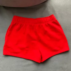 Alo Yoga Accolade Short Bright Red XS thumbnail 6