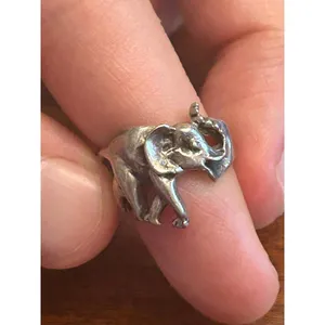 925 Stelring Silver Ring Size 4 Very Cute V22 2.44g Scrap Damaged elephant thumbnail 2
