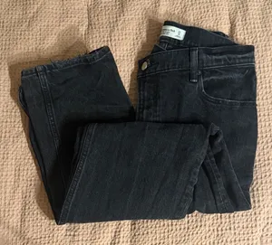 Abercrombie & Fitch - The 90s Straight Ultra High Rise Black Denim Jeans thumbnail 1