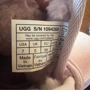 UGG Neumel Women's Boot Size 7 #241A thumbnail 9