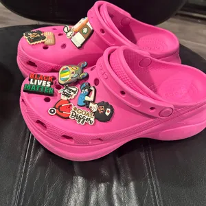 CROCS women’s Pink Slippers with Fun Charms thumbnail 4