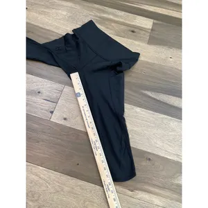 Athleta Capri Leggings Size XS Black Side Pockets Lightweight Athleisure thumbnail 5