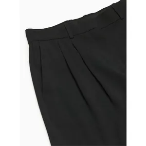 ✨Aritzia Babaton Pleated Mid-Thigh Black Sz 4 Shorts✨ thumbnail 8
