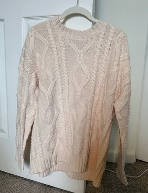 Boutique White crewneck cable knit sweater thumbnail 4