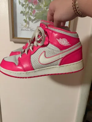Pink 2019 Jordan 1s thumbnail 4