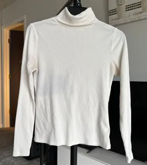 Old Navy Regular Fit Ribbed Turtleneck Sweater Small thumbnail 1