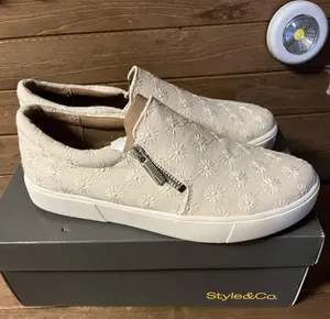 Style & Co NeW with Box . Women's Moira Zip Sneakers white size 8 thumbnail 5