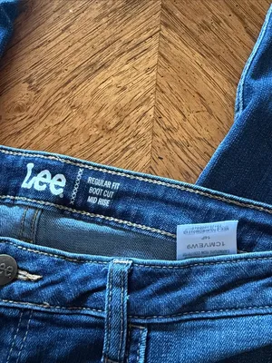 Lee Regular Bootcut Mid Rise Jeans thumbnail 2