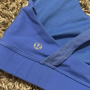 Lululemon Sports Bra Blue Size 6 thumbnail 3