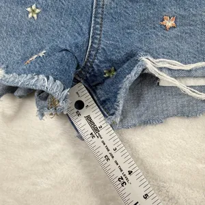 American Eagle Womens Size 4 Floral Embroidered Distressed Denim Mom‎ Shorts M thumbnail 7