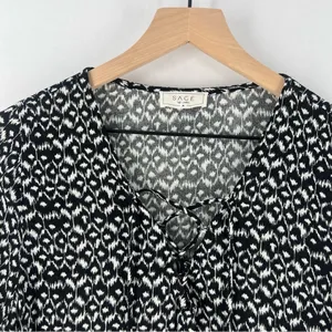 SAGE The Label Black White Abstract Tribal Print Lace-Up V-Neck Tunic‎ Top thumbnail 2