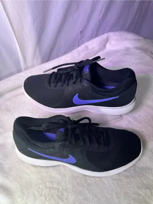 Nike Black Athletic Trainers with Purple Swoosh thumbnail 3