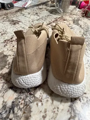 Women’s Tan & White Lightweight Knit 39 EUR 8.5 Shoes Sneakers W/ Stretch Heel thumbnail 4