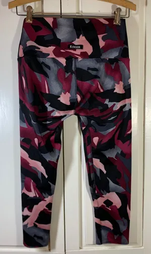 K-DEER Womens High Waisted Capri Leggings Abstract Camo‎ Burgundy Pink Gray L thumbnail 1