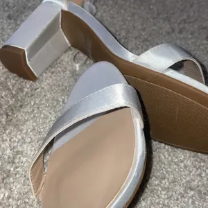 Dream Paris white satin shoes block heels 8.5 thumbnail 8