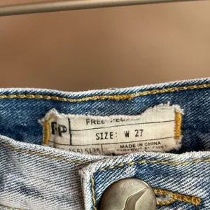 Free People Lace Trimmed Jean Denim‎ Shorts Size 27 thumbnail 8
