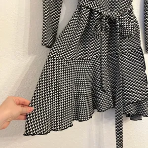 Nicole Miller Collection‎ Claudette Knit Wrap Sweater Dress L Geometric Ruffles thumbnail 4