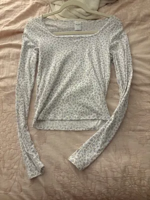 Hollister Top thumbnail 1