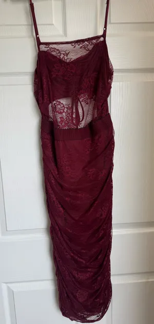 Lulus Burgundy Floral Lace Cutout Bodycon Midi Dress Size Medium thumbnail 5