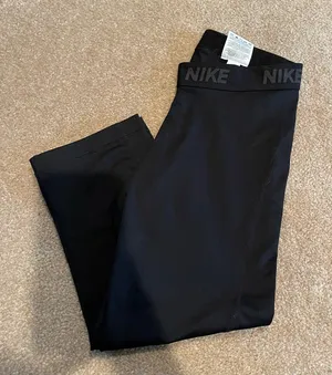 Nike Dri-Fit 3/4 Length Black Leggings thumbnail 1