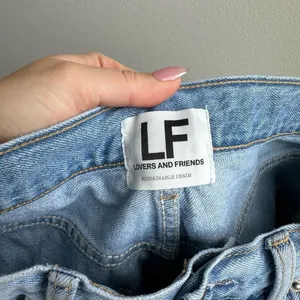 Lovers and Friends Devon High Rise 90s Cut Off Denim Shorts Distressed Size 26 thumbnail 5