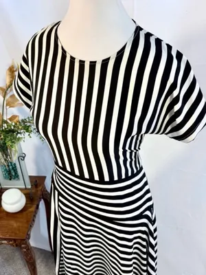 💥Karl Lagerfeld Paris Black White Striped Asymmetrical Midi Dress Sz 4💛 thumbnail 7