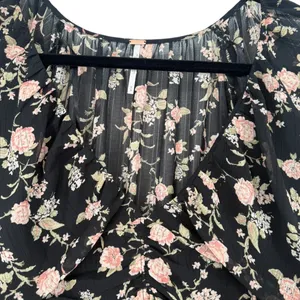 NWT Free‎ People New Final Rose Floral Ruched Cropped Blouse Top Black Sz Medium thumbnail 7