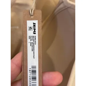 Skims Body Molded Underwire Bodysuit Sand Large NWT ( SOLD OUT) thumbnail 3
