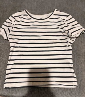 black and white stripped H&M T-shirt thumbnail 1
