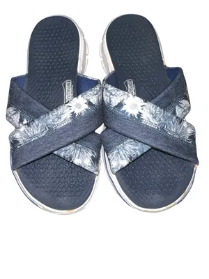 Skechers blue and white flower design gogamat sandals. Great pre loved conditio. thumbnail 4