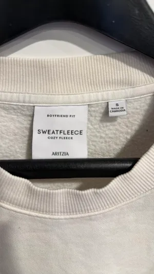 Aritzia Boyfriend Fit Cozy Fleece crewneck thumbnail 2