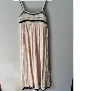 Zara Crochet Knit Bodice Crinkle Midi Dress Cream Black Boho Summer Flowy Size M thumbnail 2