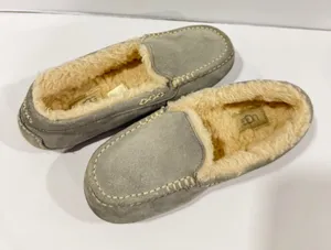 UGG Ansley Slippers Womens 8 Gray Suede Shearling Lined Moccasin thumbnail 1