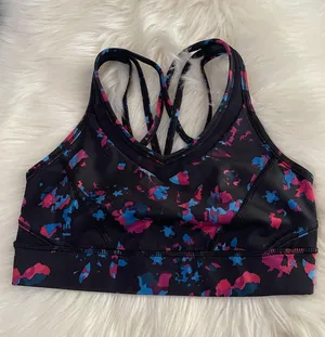 Lululemon Strap Lululemon Strap It Like Its Hot Bra It Like Its Hot Bra size 4 great condition thumbnail 1