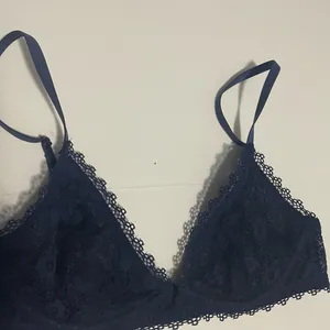 Victoria's Secret Navy Blue Lace Bralette Size XS thumbnail 2