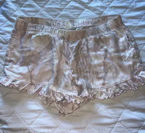 Hollister pink camo sleep shorts thumbnail 1