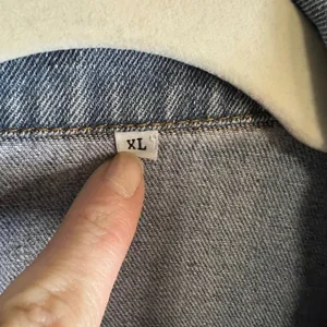Womens XL‎ Southwestern Aztec Woven Denim Jacket Mixed Media Frayed Hem Blue thumbnail 5