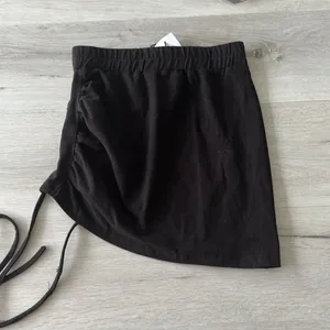 Cider Solid Ruched Mini Skirt With Strap Black S NWT thumbnail 12