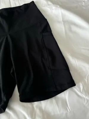 Black Solid Biker Shorts With Pocket Detail thumbnail 4