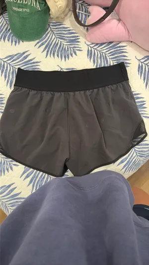 Lululemon Hotty Hot Shorts Waistband 2.5" thumbnail 2