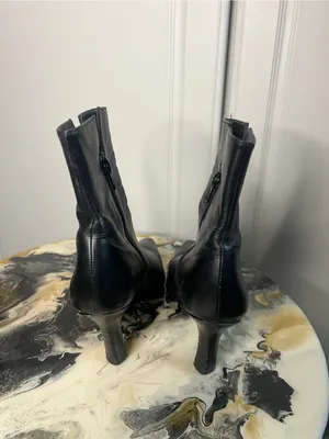 Stuart Weitzman Vintage Black Leather Heeled Boots thumbnail 7