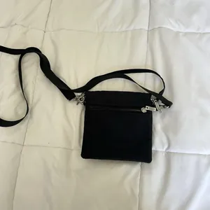 BAGGALLINI Black Water-Resistant‎ Nylon Lightweight Pocket Town Crossbody Bag thumbnail 9