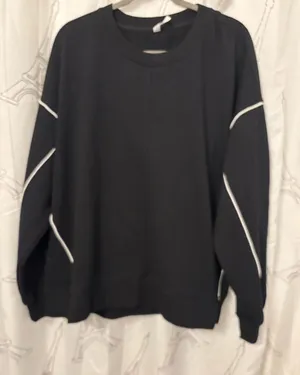 Threads 4 Thought Oversized black sweatshirt with one trimming Sz.1x thumbnail 1