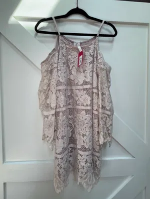 Xhilaration Lace Cold-Shoulder Dress in Light Taupe thumbnail 3
