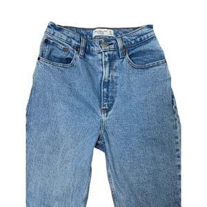 Abercrombie Curve Love Ultra High Rise 90's Straight Jeans Medium Wash Size 26L thumbnail 5