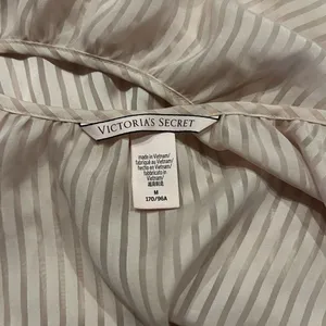 Victoria's Secret size M stain tank top thumbnail 3