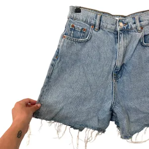 ZARA The 90s Denim Short Light Wash Sz‎ 2 thumbnail 5