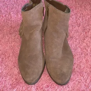 Steve Madden Fringe Brown Booties Size 7.5 thumbnail 2