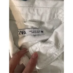 ZARA White Cropped Denim Jacket Women’s Size Small Button Front Jean Jacket thumbnail 6